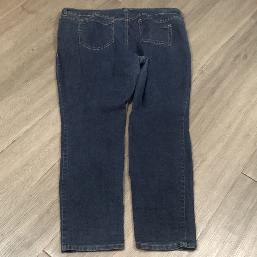 Torrid Medium Wash Straight Leg Mid-Rise Jeans           size 20s - Picture 3 of 7